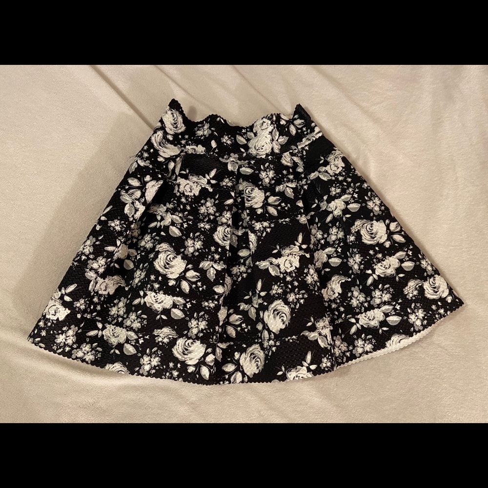 💎 3 for $10 when you buy any 3 items with 💎 - Ladies skirt
